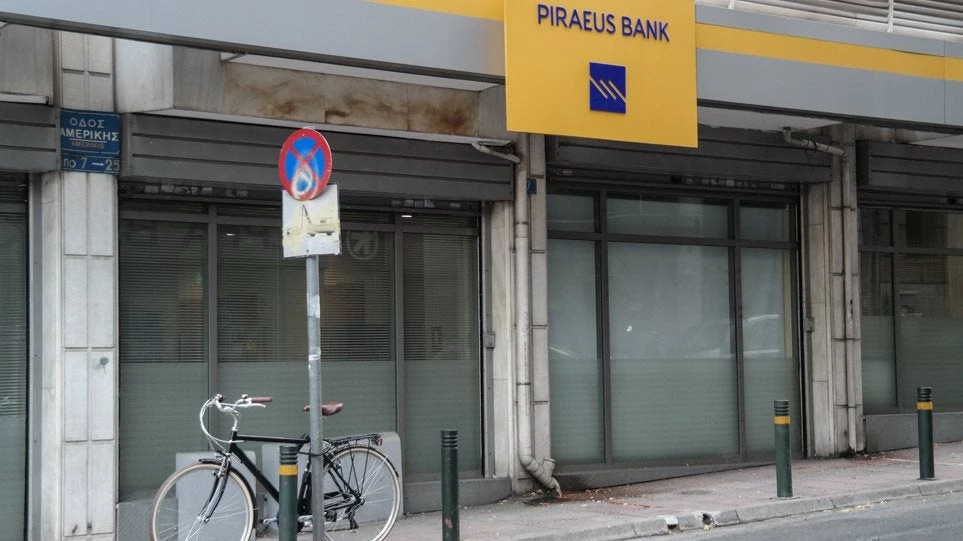 Bloomberg: Το χθεσινό ξεπούλημα συνιστά προειδοποίηση προς τις ελληνικές τράπεζες